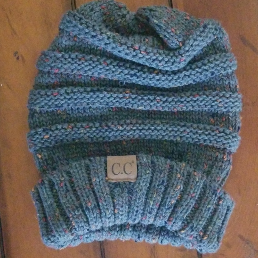 Women winter hat never worn